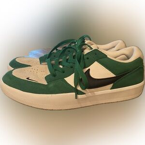 Nike Green and White Sb
